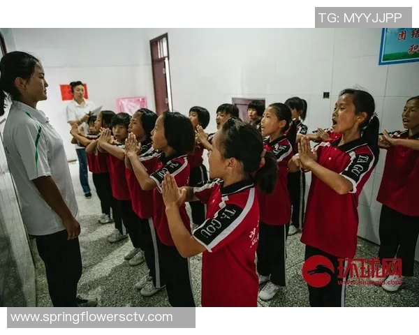 少林足球与美女的完美结合展现青春活力与武术魅力的精彩瞬间